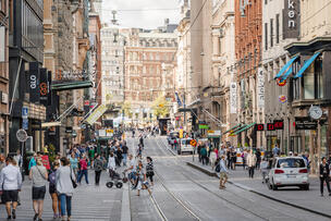 Ihmisvilinää Aleksanterinkadulla