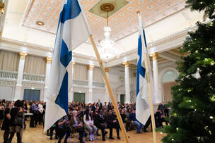 Finnish flags in front of the audience