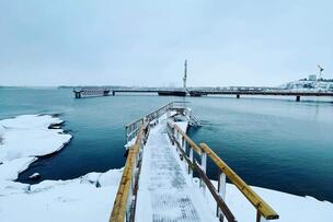 Talviuintipaikka kuvattuna Kruunuvuorenrannassa.