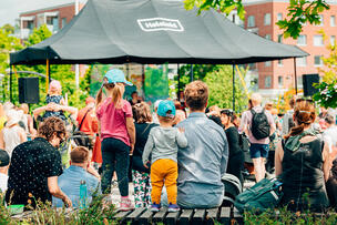 Public at the Helsinki Day outdoor event.