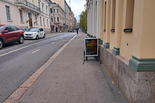 The City of Helsinki will start sending relocation notices to installers of advertisements and display stands that are placed in violation of the guidelines. 