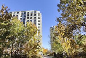 Autumn street view of Pasila.