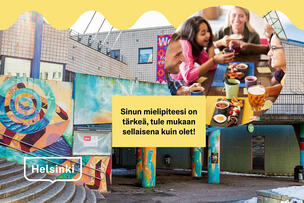 Iloisia ihmisiä kahvilla Kanneltalossa.