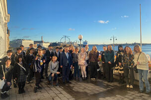 Helsinki Mayor Juhana Vartiainen (centre) poses with students from Tokyo and Helsinki on the City Hall balcony. 