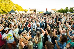 Sideways-festivaalin yleisöä.