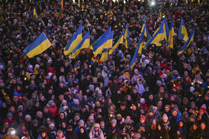 Ukrainan sodan syttymisen vuosipäivän tilaisuus Senaatintorilla.