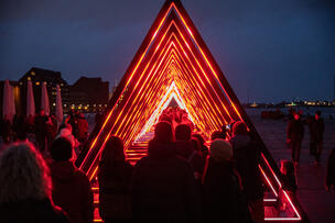 The Wave is an 80-meter-long sculpture which can be experienced by moving through the triangular gates of the large sculpture but is also visible from a distance.